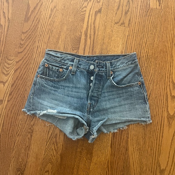 Levi’s High Waisted Denim Shorts - Medium Wash - Picture 2 of 4